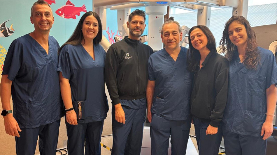 Intervento pionieristico al Meyer, rimossa cisti sublinguale con uso robot