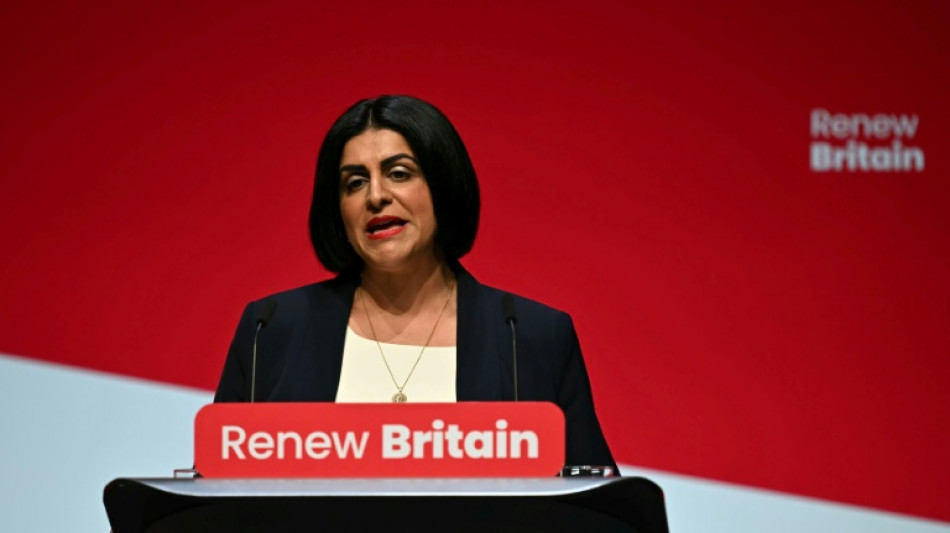 Royaume-Uni: le gouvernement veut durcir l'obtention d'un titre de s&eacute;jour permanent