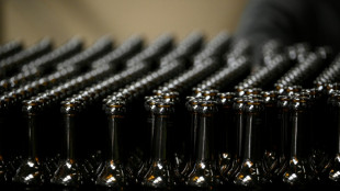 Lastwagen verliert hunderte Kisten Bier auf Bundesstra&szlig;e in Sachsen