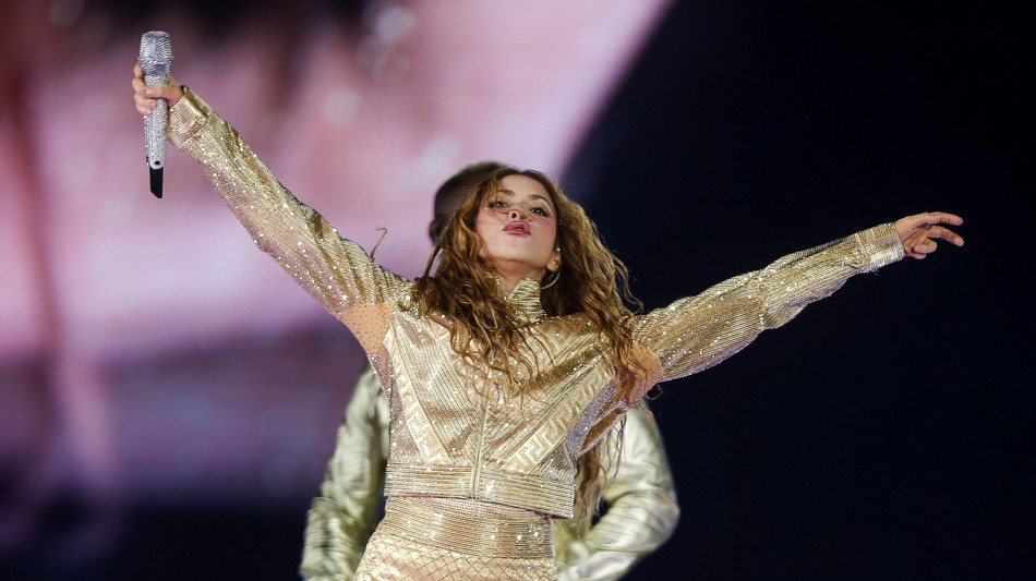 Shakira dedica show di Rio alle donne brasiliane, Copacabana pronta al record
