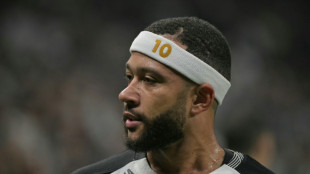 Corinthians paga parte da dívida com Memphis Depay