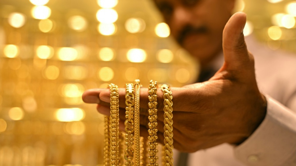 El oro supera los 4.500 d&oacute;lares impulsado por las tasas en EEUU y el riesgo geopol&iacute;tico en Venezuela