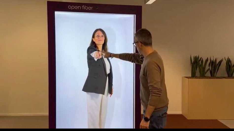Open Fiber, un ologramma tra Roma e Milano, record di velocit&agrave; della fibra