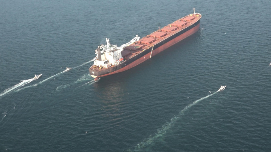 Ridotto del 90% il traffico di petroliere nello stretto di Hormuz