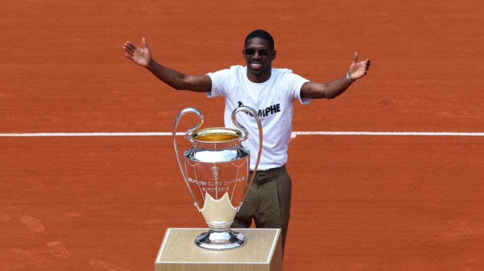 Dembélé leva taça da Champions à quadra central de Roland Garros