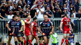 Top 14: duel &agrave; distance entre Toulon et l'UBB, &eacute;motion attendue apr&egrave;s la mort de Raisuqe