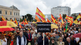 Miles de personas piden en Madrid la dimisión de Pedro Sánchez