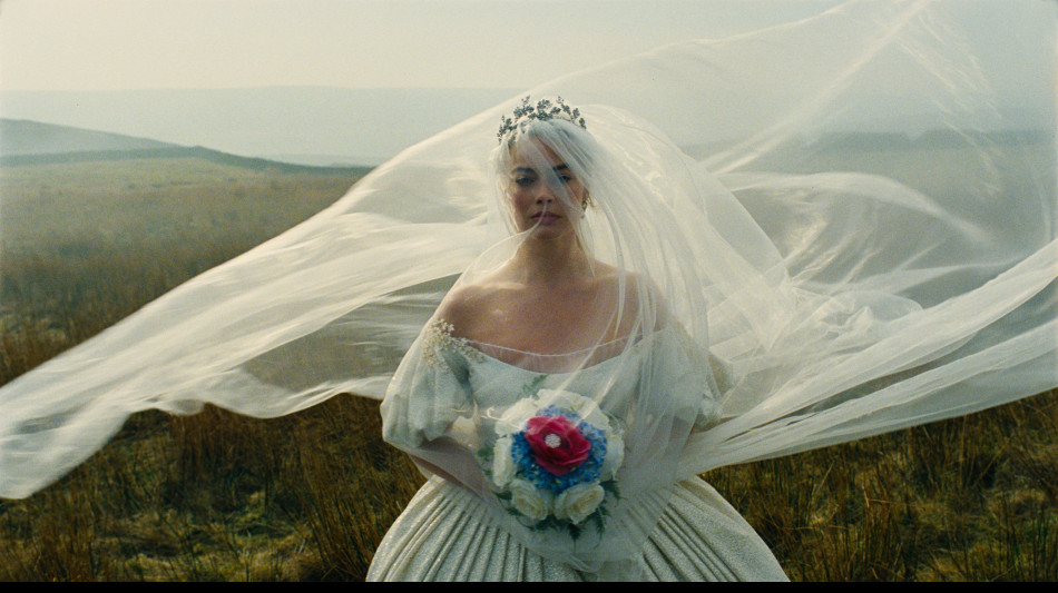 Elordi e Robbie, protagonisti di Cime tempestose, 'Serve pi&ugrave; amore nel mondo'