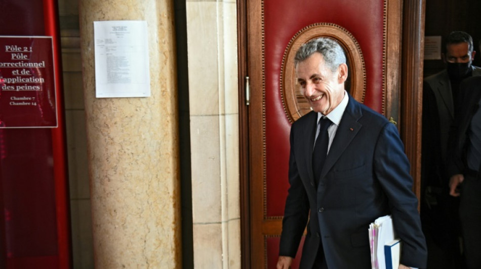 A la barre, le singulier plaidoyer de Sarkozy pour les &eacute;coutes, preuves de sa "transparence"