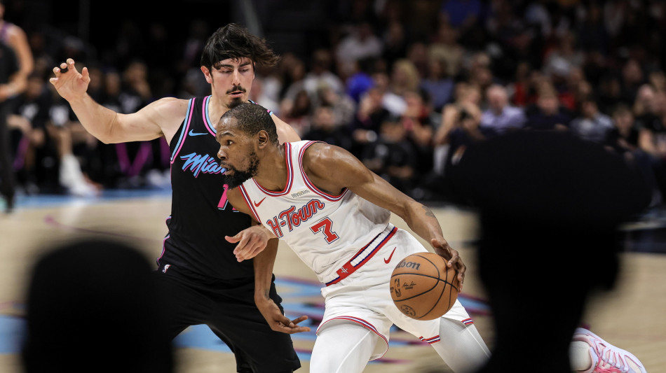 Nba: Houston e Durant negano a Phoenix l'accesso diretto ai playoff