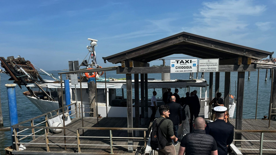 Pescatori per un giorno tra reti e lenze, vacanza di mare contro caro-voli e crisi