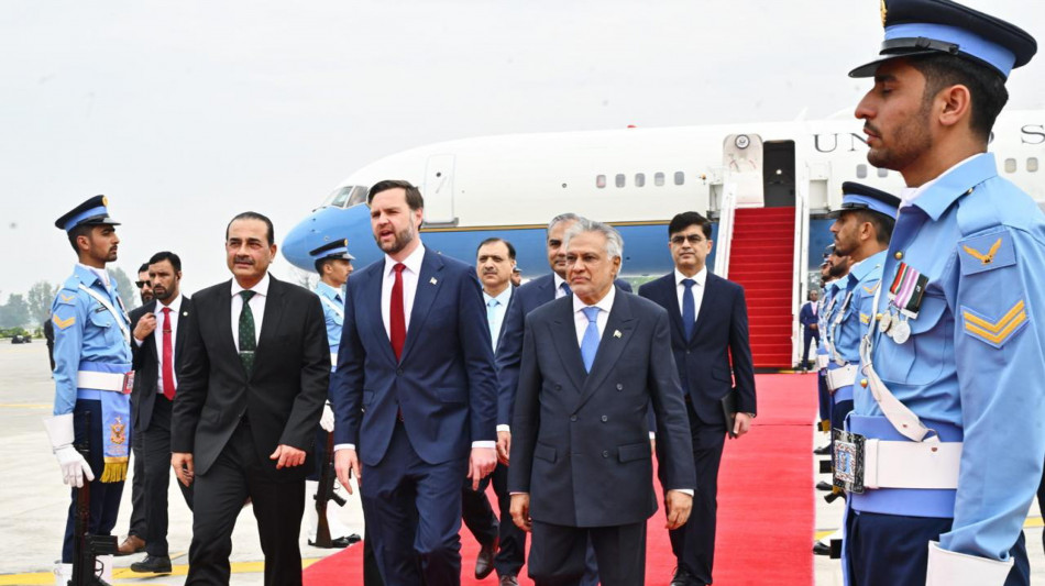 Casa Bianca, Vance andr&agrave; in Pakistan