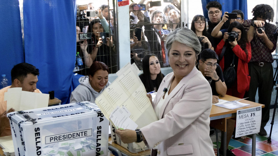 Cile, ballottaggio tra comunista Jara e ultraconservatore Kast