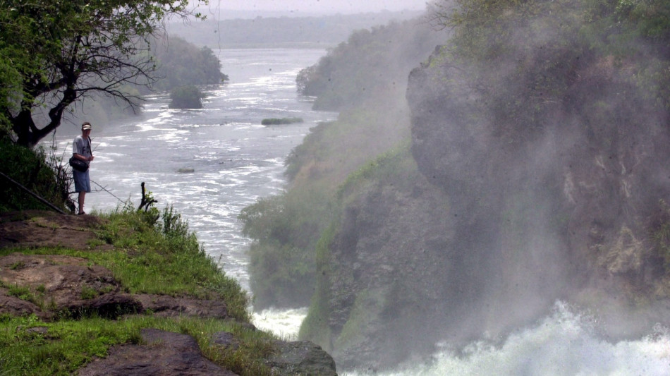 Naufraga un'imbarcazione in Uganda, almeno 30 dispersi