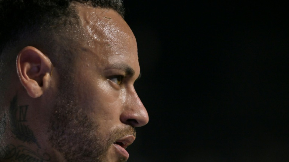 Santos anuncia renovação do contrato de Neymar até o final de 2025