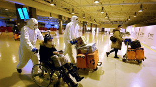 Nuevos pa&iacute;ses imponen restricciones a viajeros de China ante brote del covid