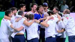 Italy see off Spain to complete Davis Cup hat-trick