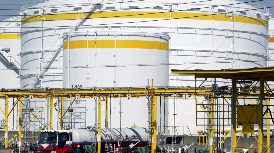 Il petrolio e il gas si indeboliscono, il brent scende a 104 dollari