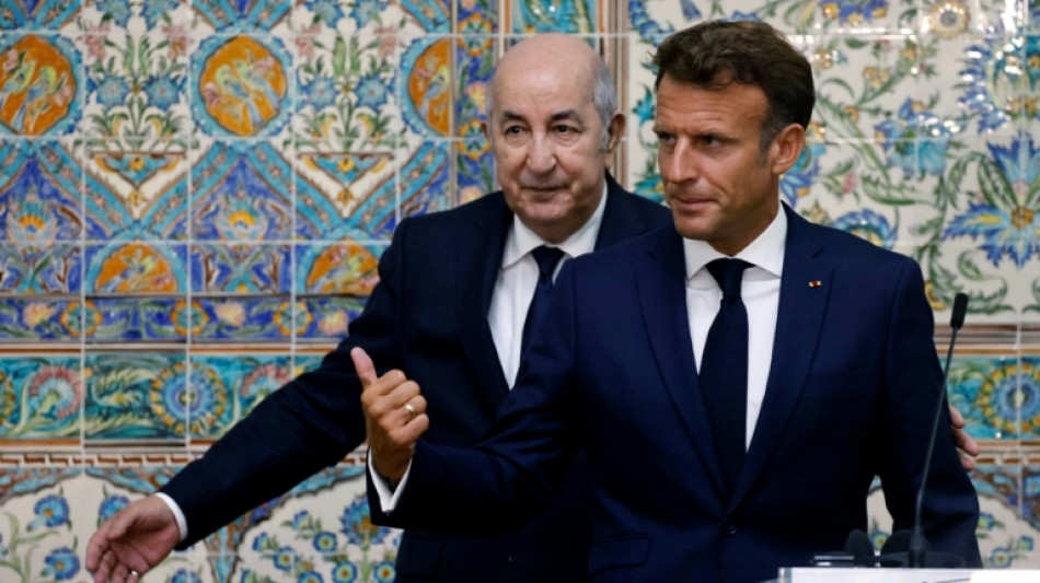 Macron en Algérie appelle à "regarder le passé avec courage"