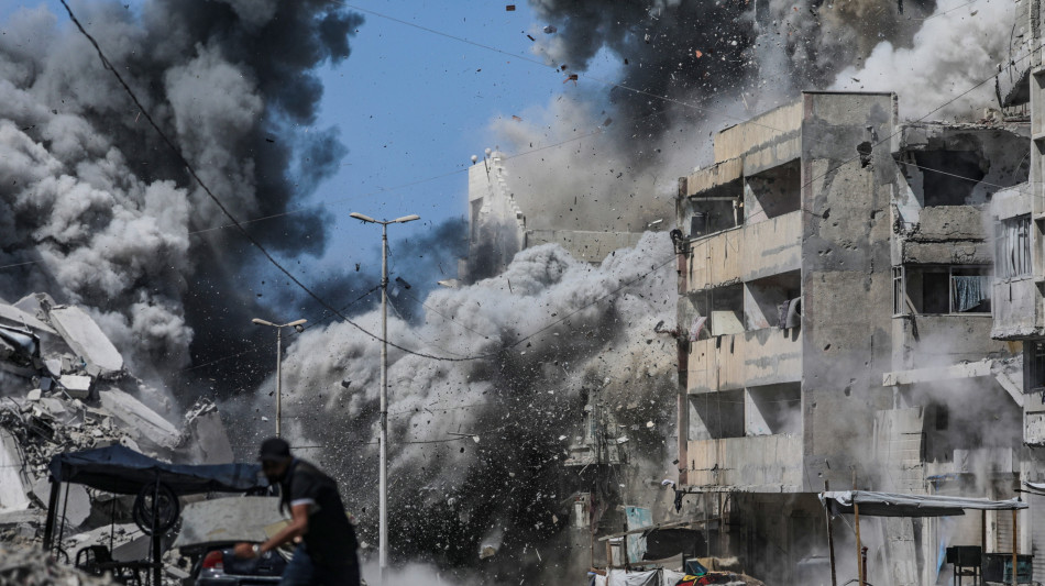 Media, 'sale a 58 bilancio morti Gaza, anche reporter'