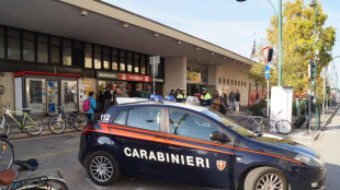 Violentata in casa a 17 anni, sospetti su un coinquilino