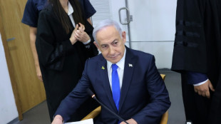 Israël: Netanyahu demande une grâce présidentielle dans son procès pour corruption