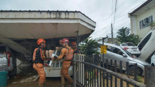 Al menos cinco muertos y miles de desplazados en Filipinas por el paso del tifón Kalmaegi