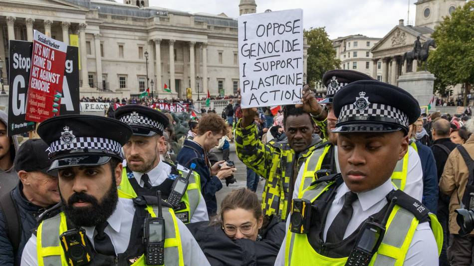 Stretta della polizia britannica sui cortei, limiti a pro-Pal