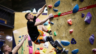 "De l'adr&eacute;naline": en Ukraine, des v&eacute;t&eacute;rans amput&eacute;s trouvent appui dans l'escalade