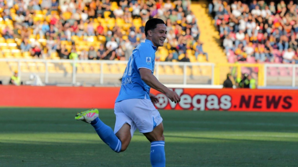 Napoli vence Lecce (1-0) e se consolida na liderança do Italiano