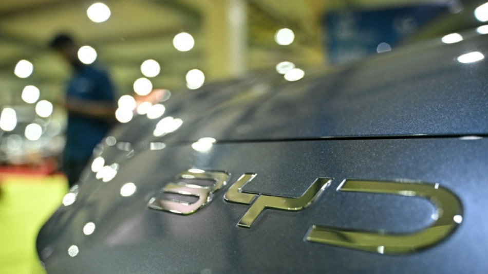 Gigante chinesa BYD bate recorde de vendas anuais de carros el&eacute;tricos em 2025