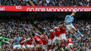 Arsenal eye return to top spot, Spurs fight for survival