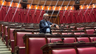Giachetti si incatena in Aula, 'qui finch&egrave; non si sblocca Vigilanza Rai'