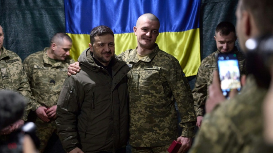 Zelenski visita la regi&oacute;n oriental ucraniana de Donetsk, cerca de la l&iacute;nea del frente