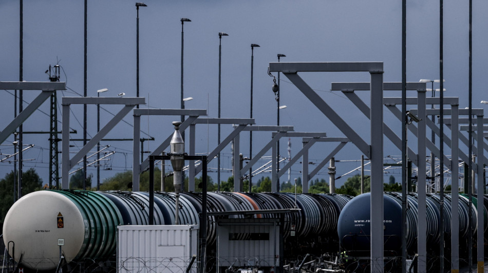 Il petrolio &egrave; in calo, Wti a 100,67 dollari