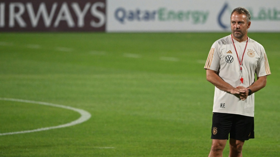 DFB-Aufstellung: Flick h&auml;lt sich bedeckt