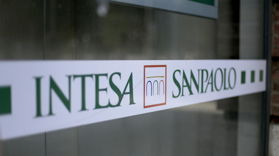 Fitch alza il rating di Intesa Sanpaolo ad A-