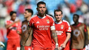 Zagueiro argentino Otamendi renova com o Benfica até 2026