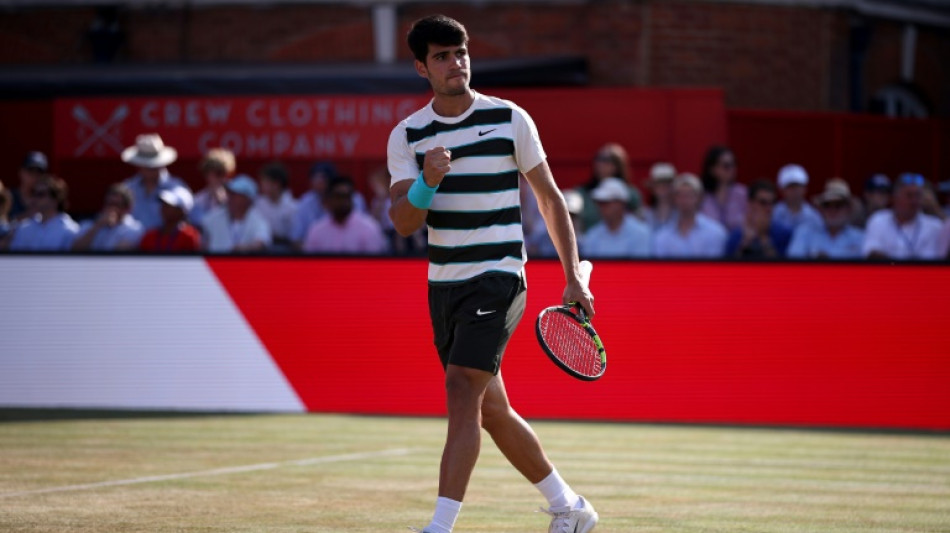 Alcaraz vence Rinderknech e  avança às semifinais de Queen's