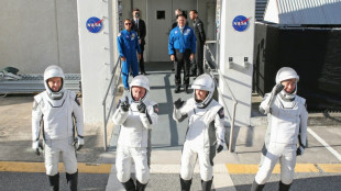 Cápsula Crew Dragon se acopla à ISS
