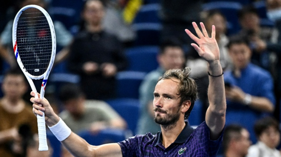 ATP 500 de Pékin: Medvedev fait chuter un Zverev fantomatique et va en demies