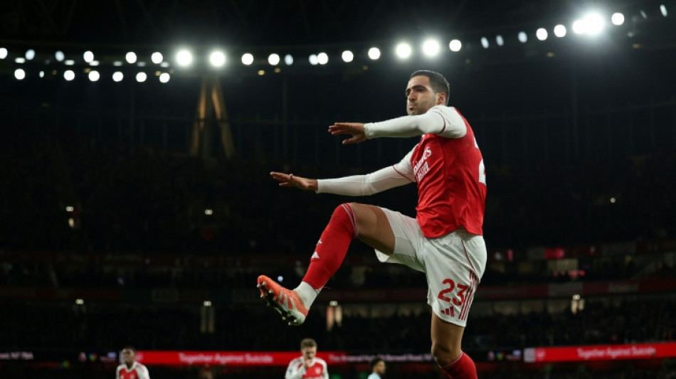 Arsenal extend Premier League lead, Villa surge up to third