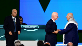 Jefe de la Federaci&oacute;n Palestina reh&uacute;sa posar con dirigente israel&iacute; en Congreso de FIFA