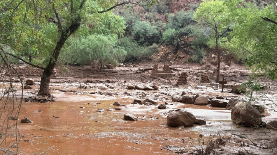 Grand Canyon flash flood leaves one dead, around 15 missing