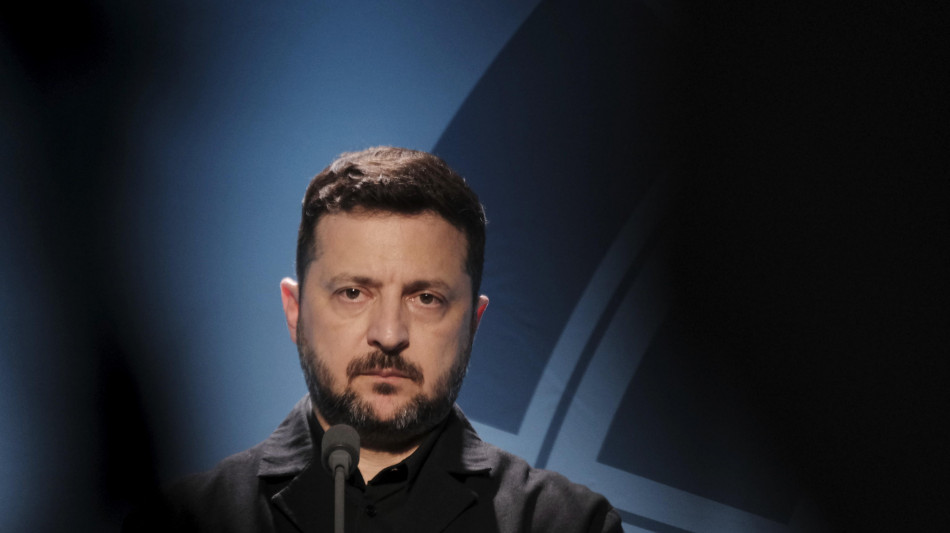 Zelensky, 'attacco su Mosca giusta risposta, la guerra deve finire'