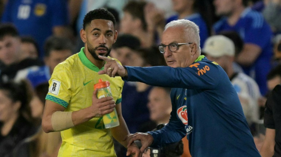 Dorival diz que goleada para Argentina "machuca" mas que encontrará o caminho