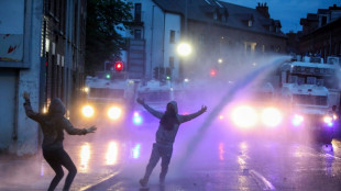 Al menos 22 policías heridos por la violencia contra la inmigración en Irlanda del Norte