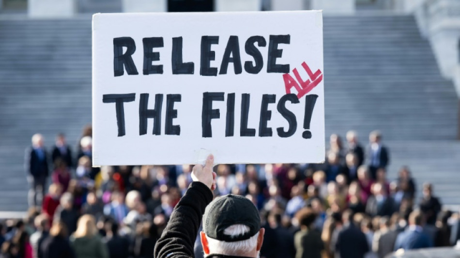 Governo dos EUA come&ccedil;a a publicar documentos do caso Epstein