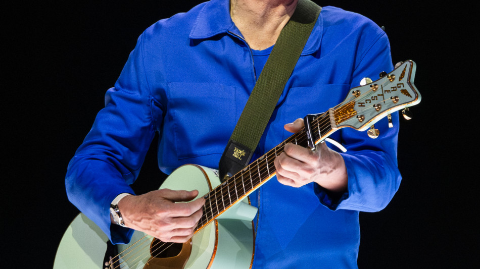 Byrne ipnotizza Milano: gioia, visioni e danza contro questi tempi cupi