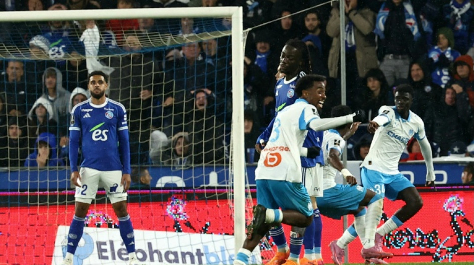 Foot: Marseille renverse Strasbourg in extremis et prend la tête de la Ligue 1
